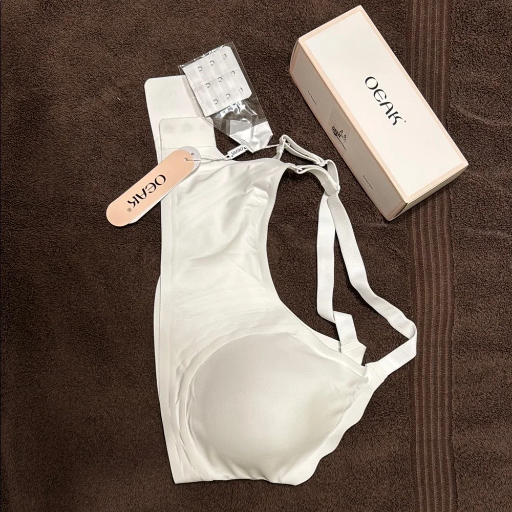 White Supportive Bra with Molded Cups and Adjustable Straps - Picture 2 of 9